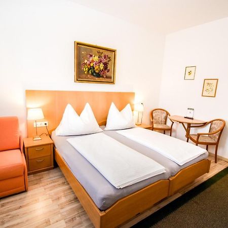 Gartenhotel Garni Pension B&B Innsbruck Zewnętrze zdjęcie