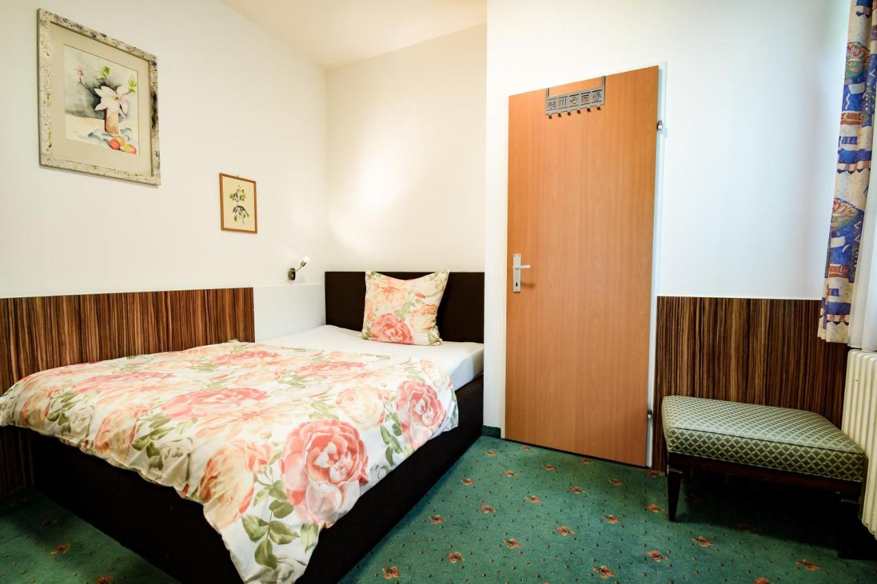 Gartenhotel Garni Pension B&B Innsbruck Zewnętrze zdjęcie