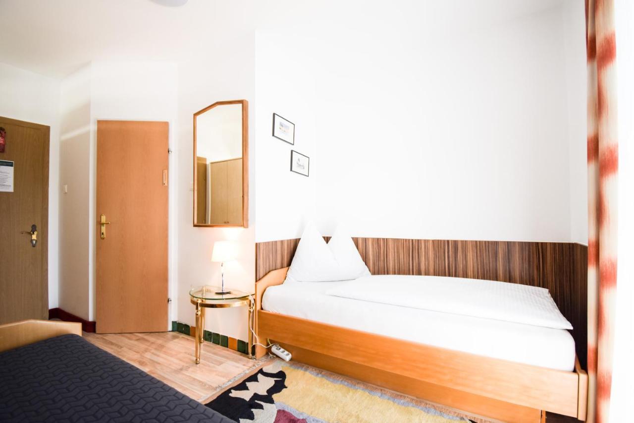 Gartenhotel Garni Pension B&B Innsbruck Zewnętrze zdjęcie